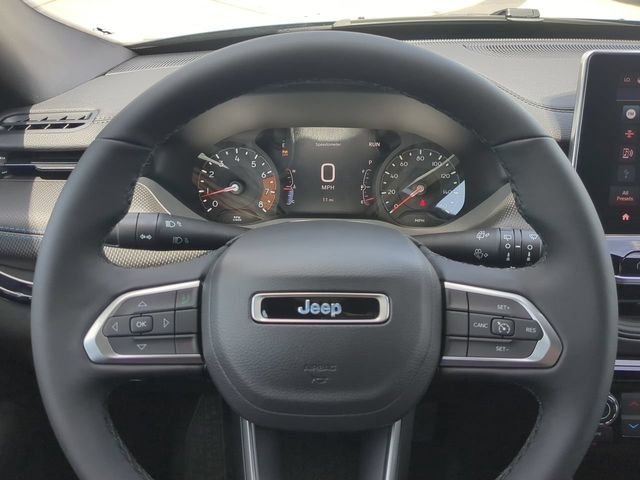 New 2026 Fathom Blue Pearl-Coat Exterior Paint Jeep Latitude image 31