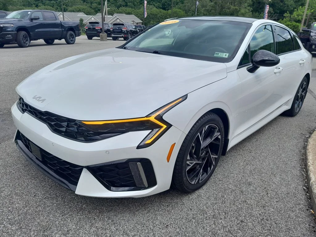 Used 2025 White Kia GT-Line image 5