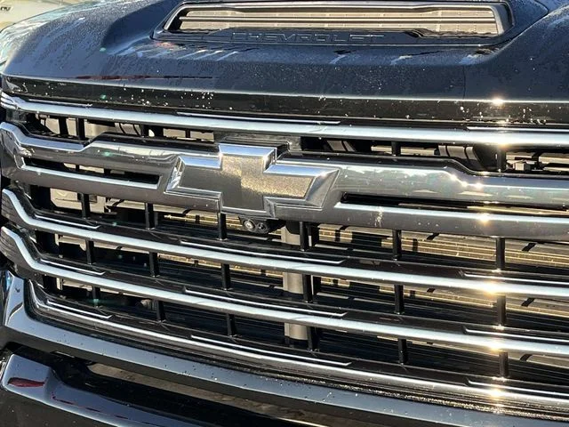 Used 2024 Black Chevrolet High Country image 9
