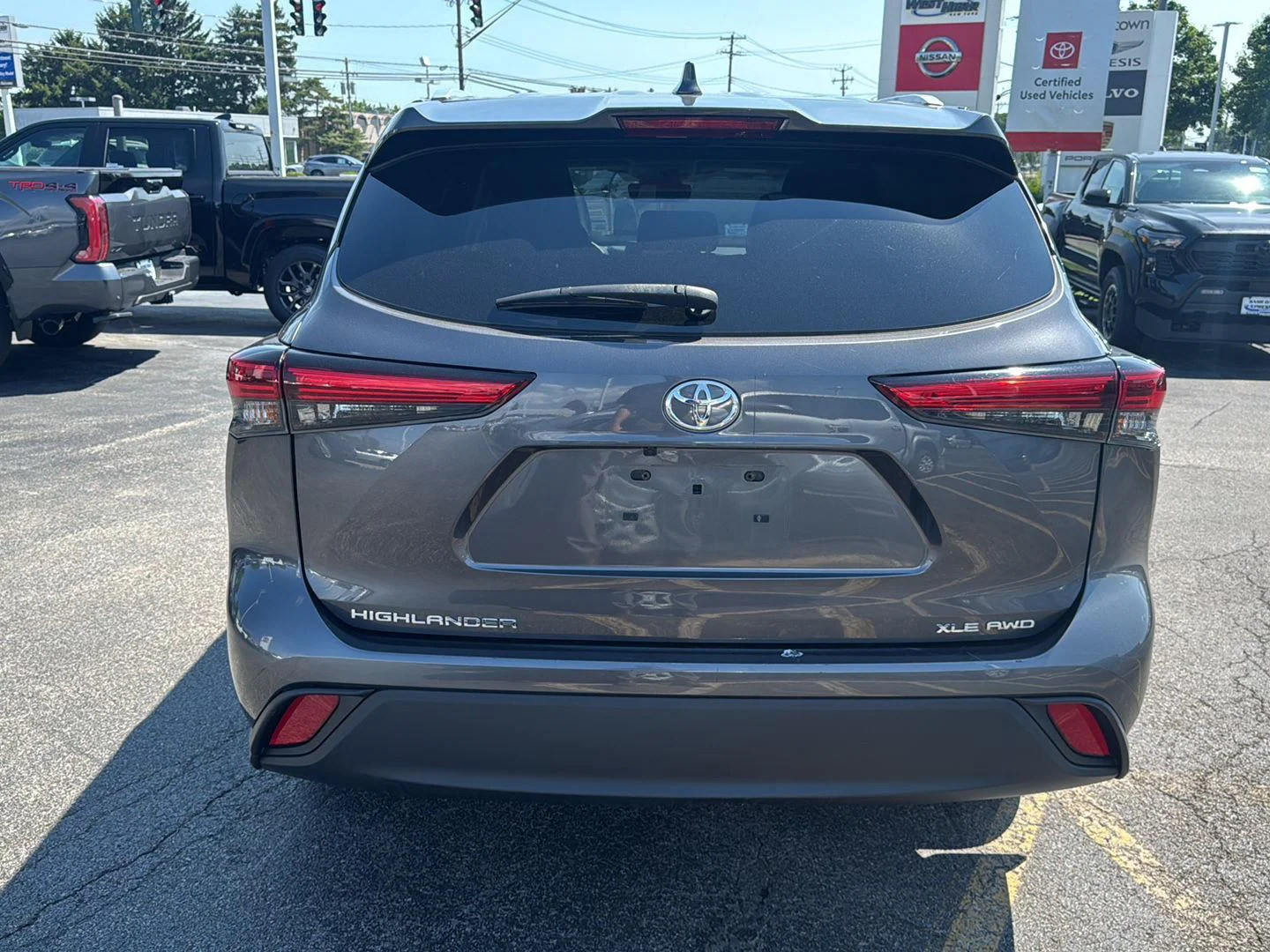 Used 2023 Magnetic Gray Metallic Toyota XLE image 5