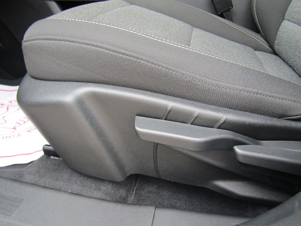 Used 2025 White GMC Elevation image 25