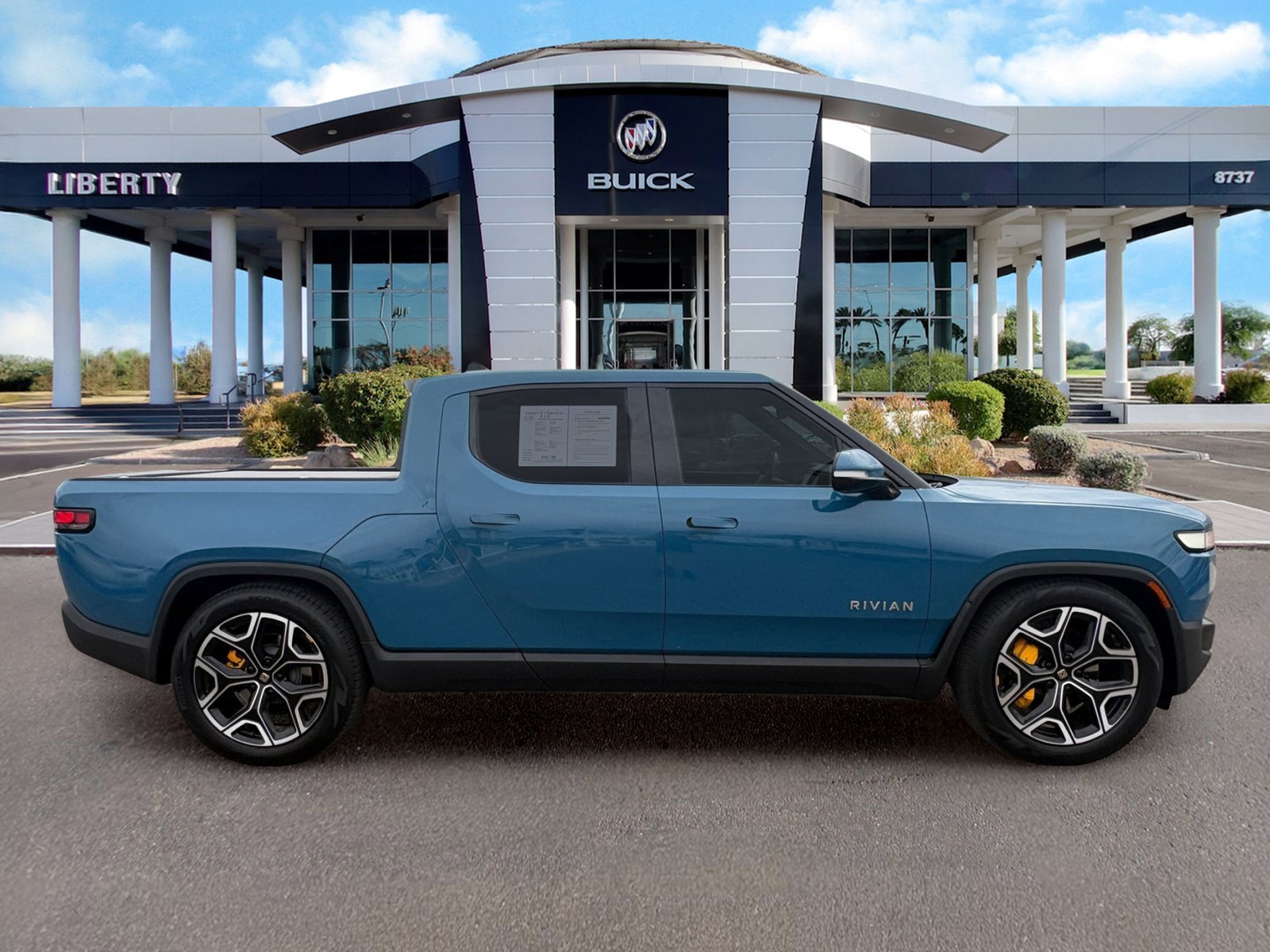 Used 2022 Rivian R1T Adventure with VIN 7FCTGAAA9NN006132 for sale in Peoria, AZ