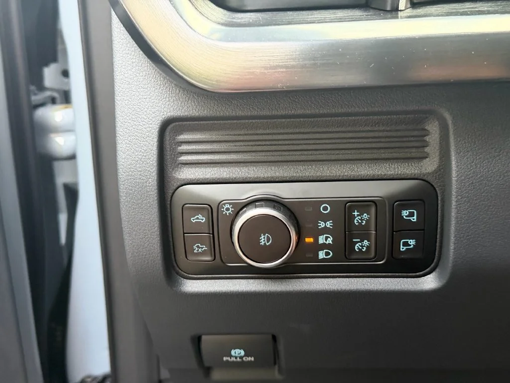 New 2027 Glacier Gray Metallic Tri-Coat Ford F-250® Lariat® image 18