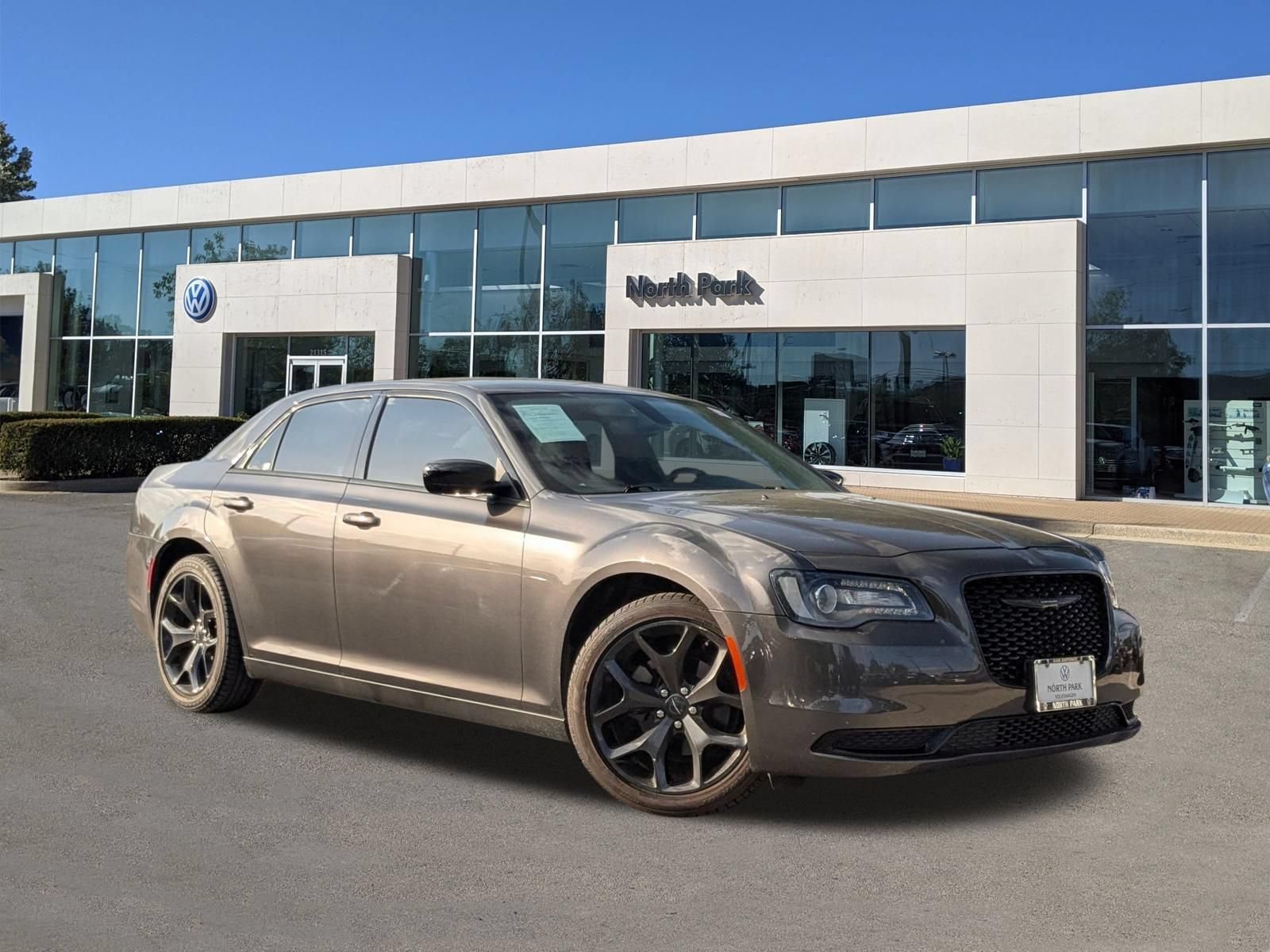 2023 Chrysler 300 Touring's photo