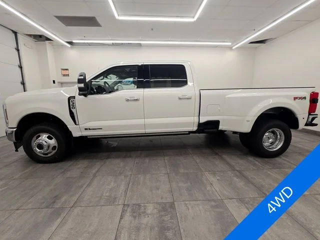 New 2026 Star White Metallic Tri-Coat Ford F-350® Lariat® image 2