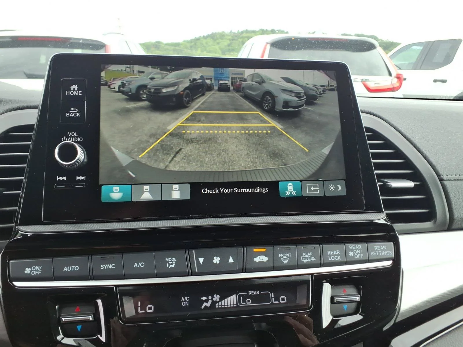 2026 Honda Odyssey Touring - Photo 10