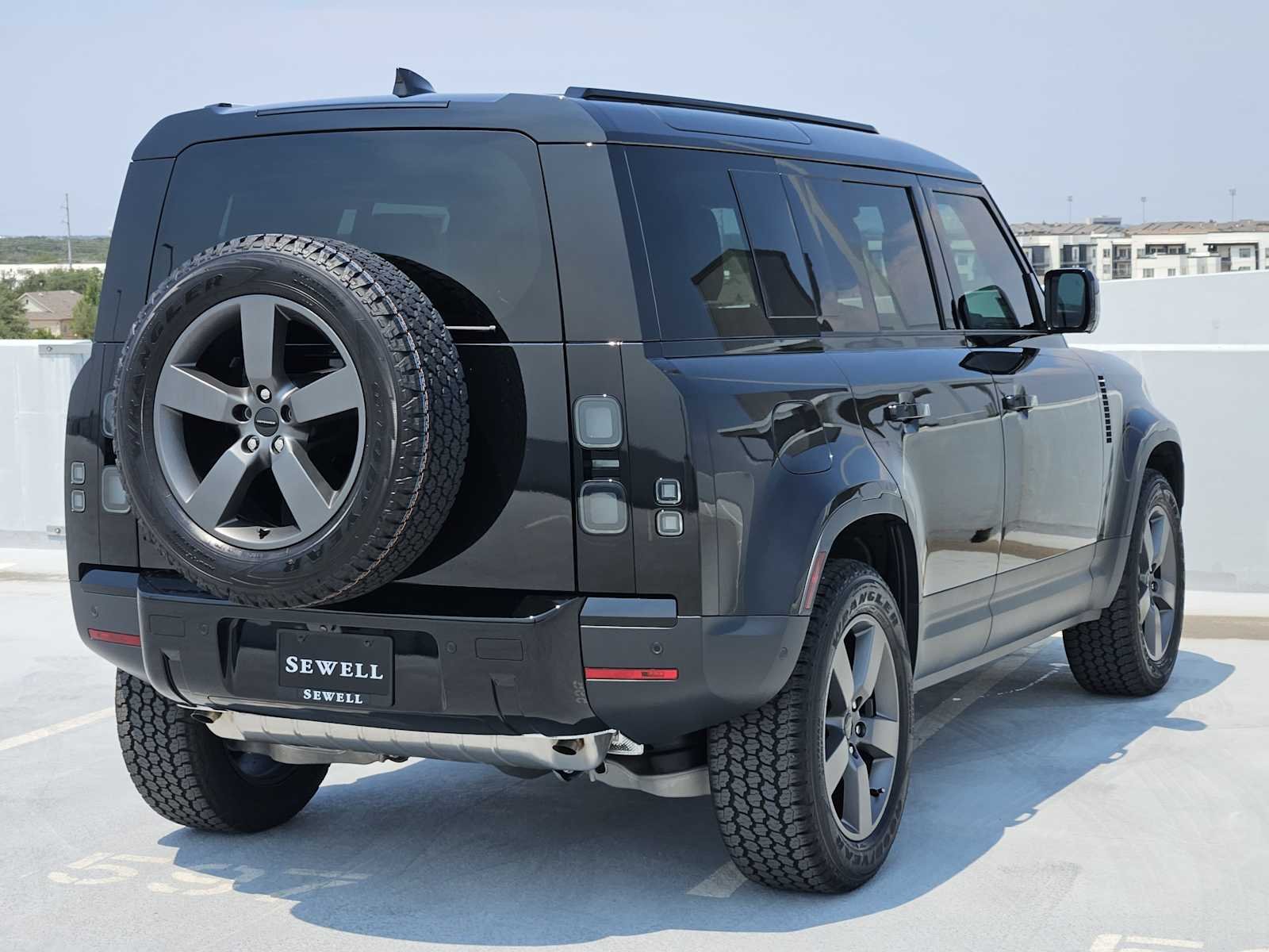 New 2026 Santorini Black LAND ROVER S image 5