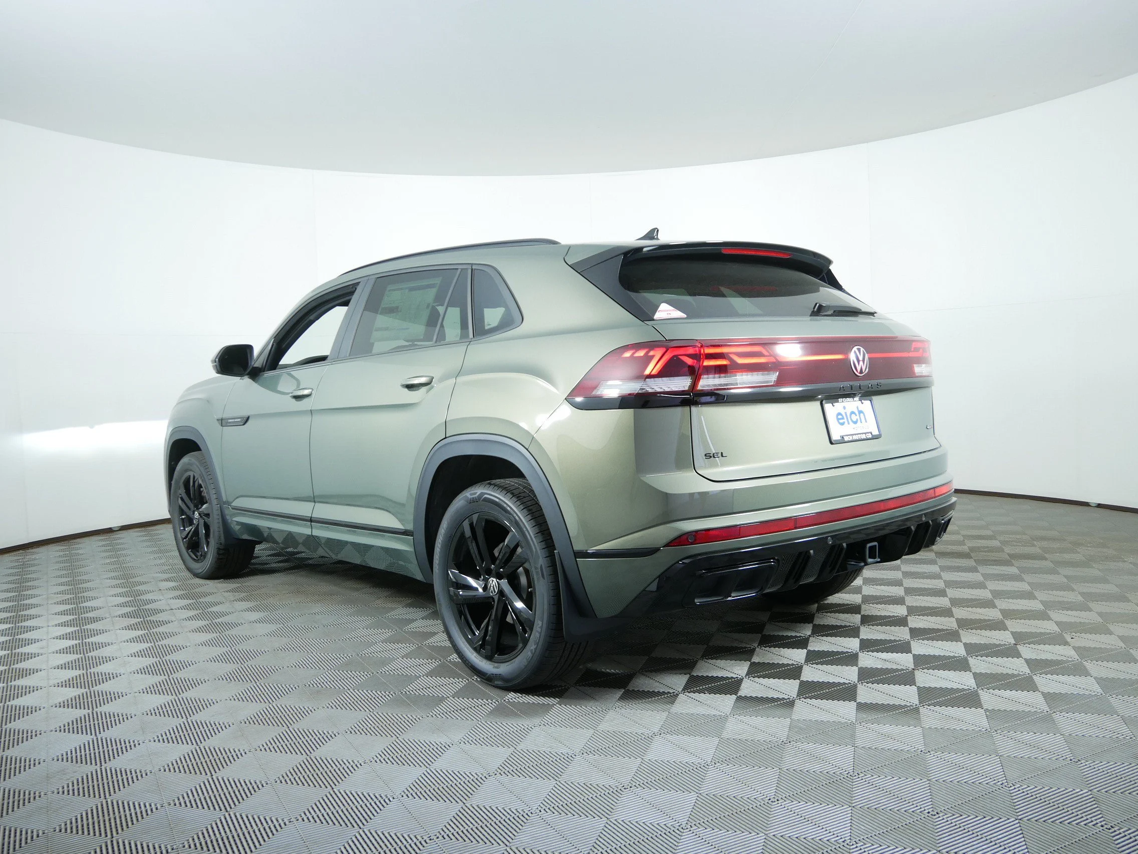 New 2026 Avocado Green Pearl Volkswagen 2.0T SEL R-Line Black image 5