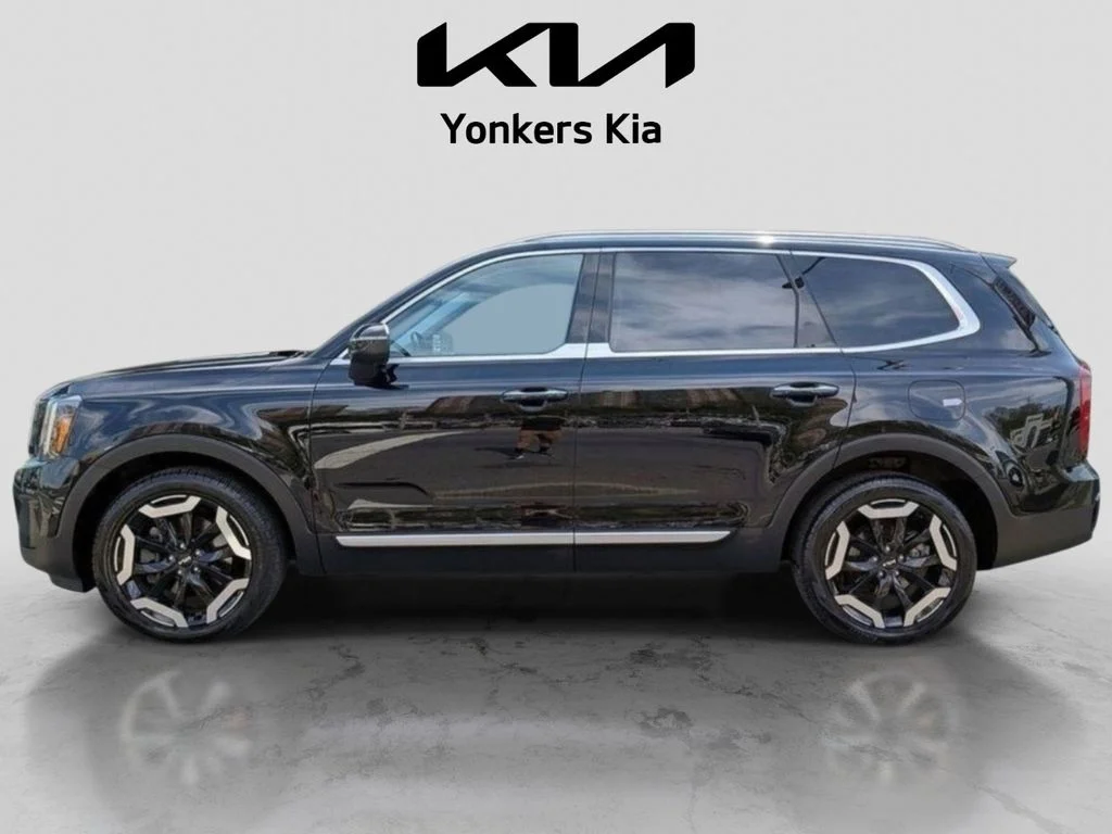 Used 2024 Black Kia S image 12