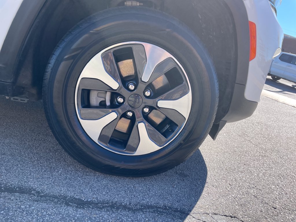 Certified Used 2024 White Jeep 4xe image 10