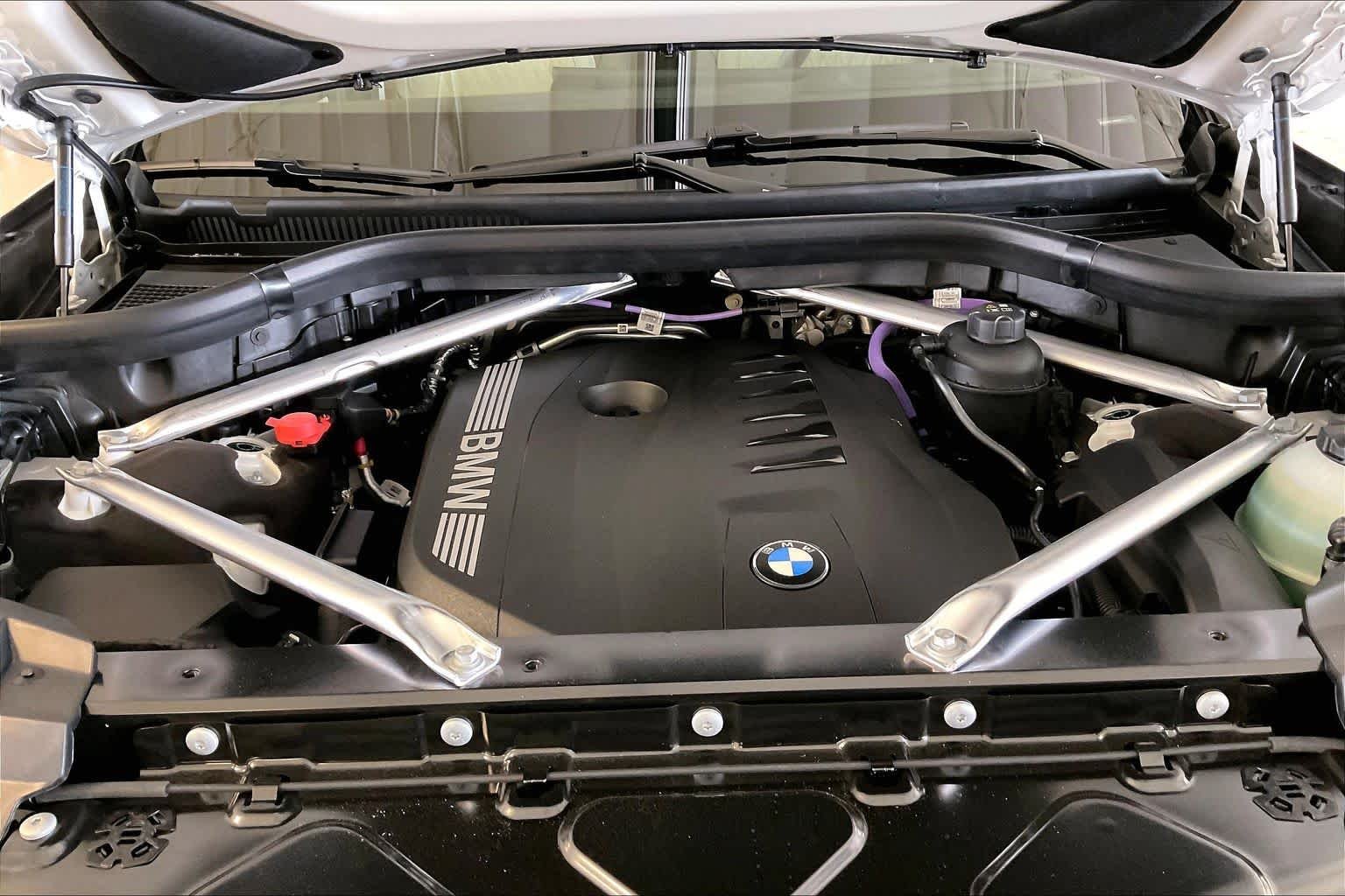 New 2027 Mineral White Metallic BMW xDrive40i image 16