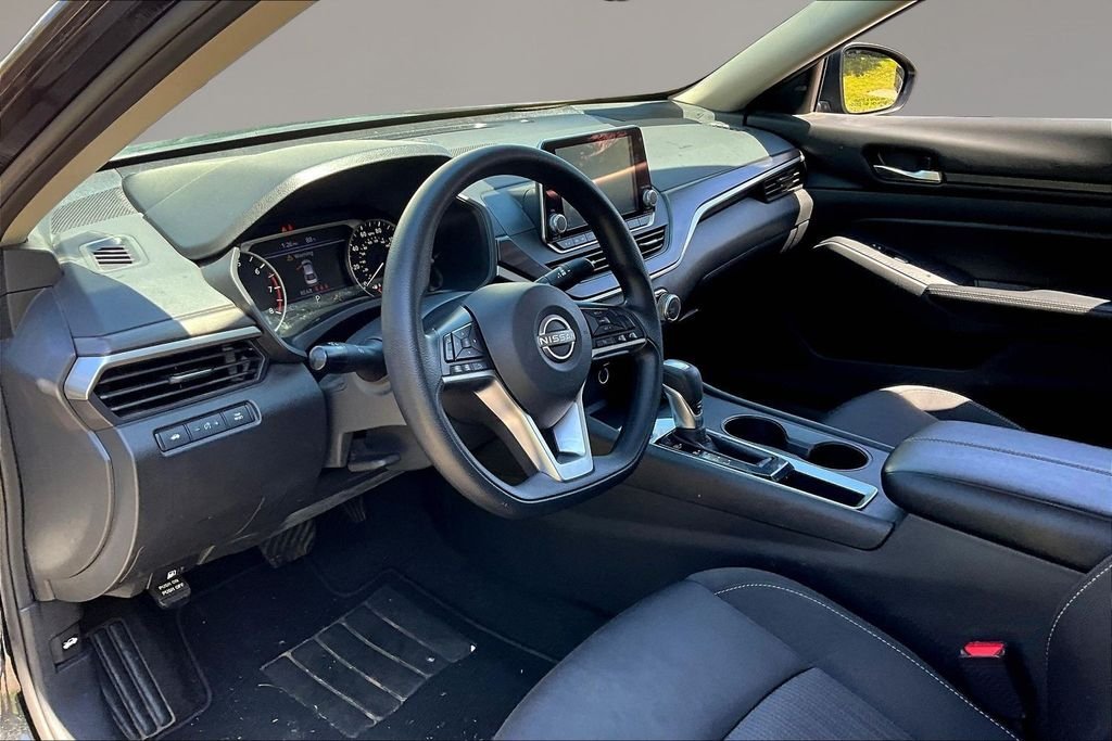 Used 2025 Super Black Clearcoat Nissan 2.5 SV image 15