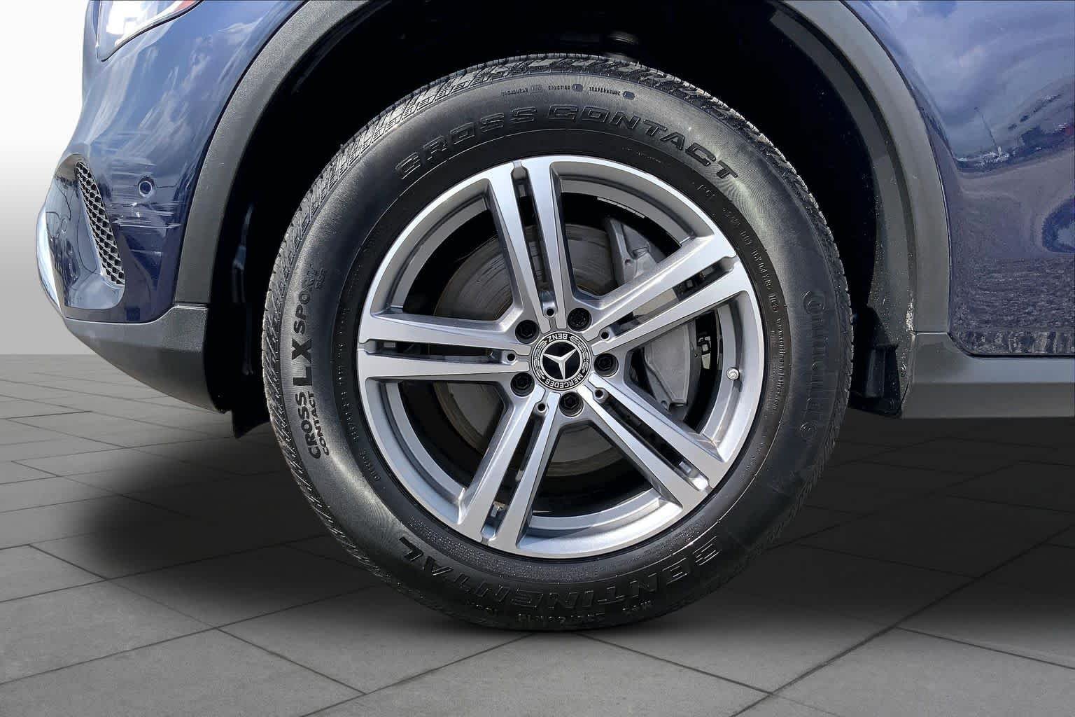 Used 2022 Lunar Blue Metallic Mercedes-Benz GLC 300 image 11
