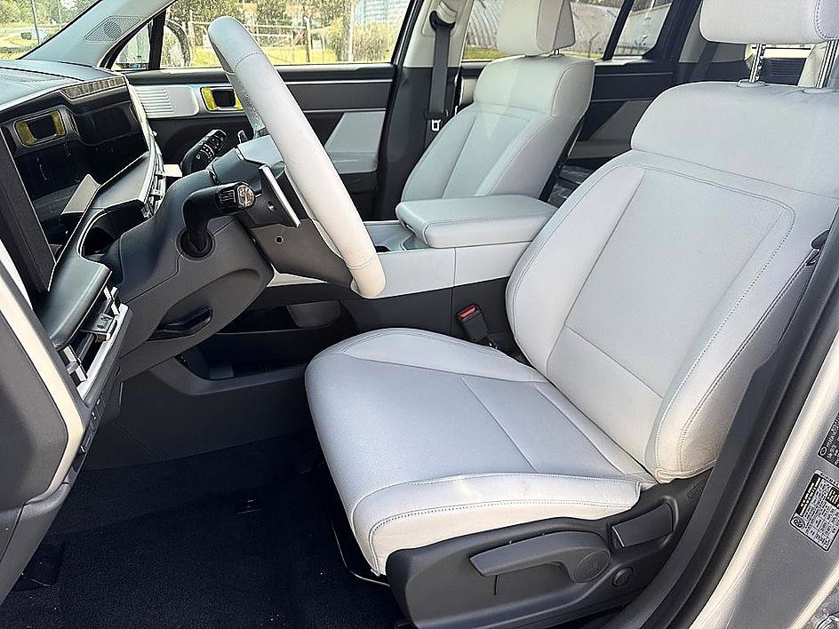 New 2026 Shimmering Silver Hyundai SE image 8
