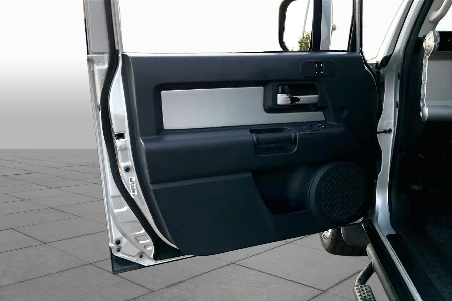 Used 2008 White/Titanium Metallic Toyota  image 21
