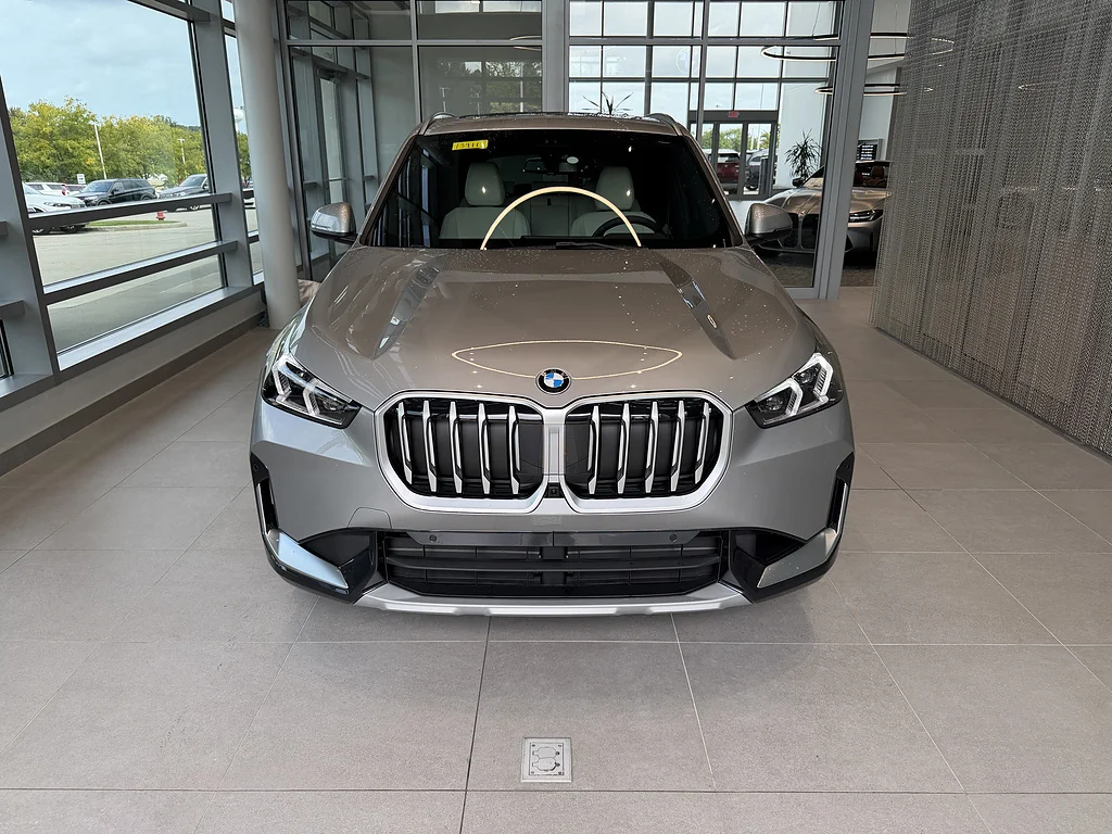 New 2027 Space Silver Metallic BMW xDrive28i image 2