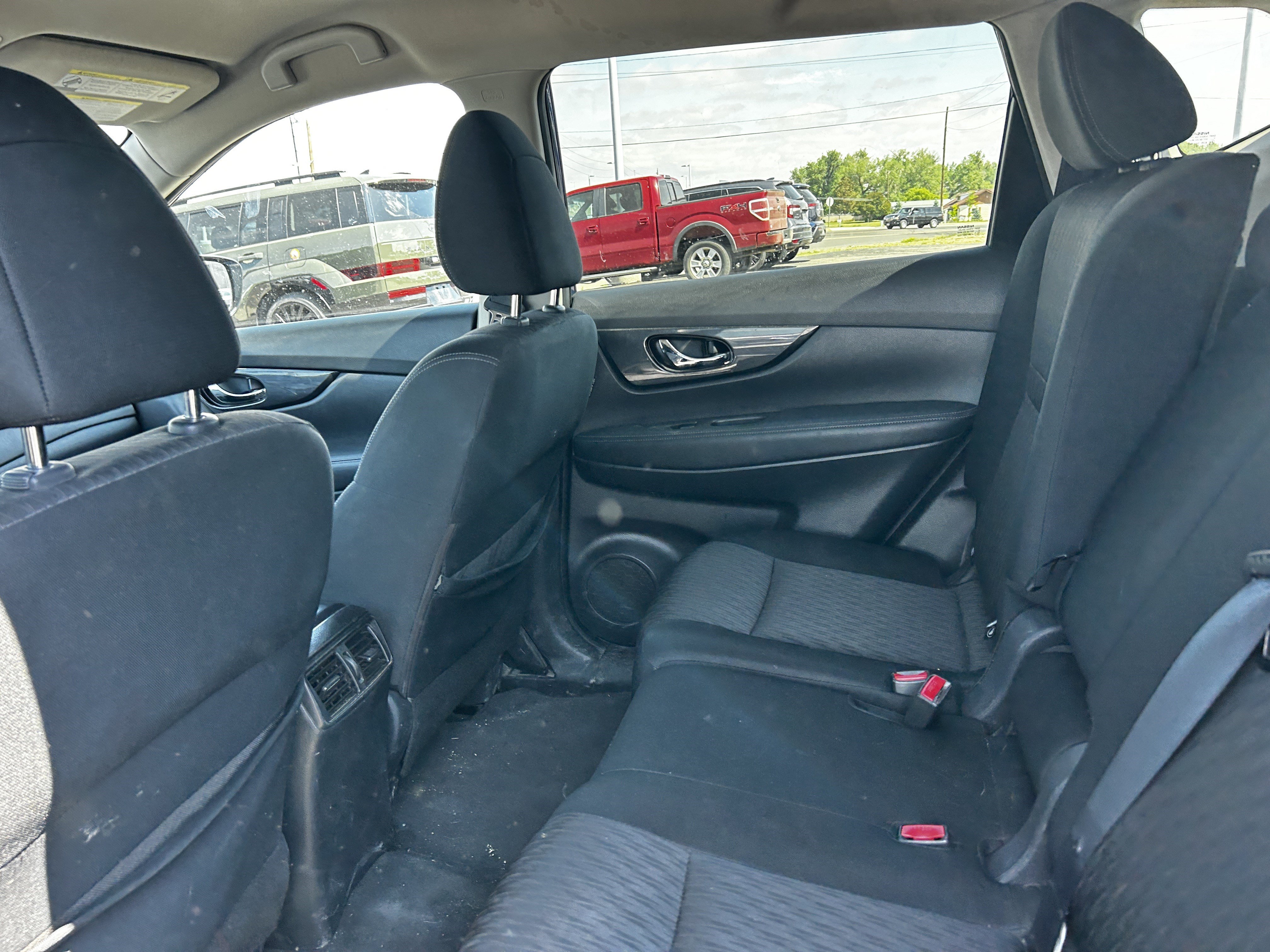 2018 Nissan Rogue SV - Photo 10