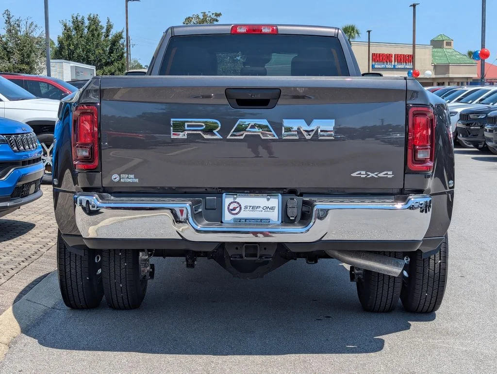 2025 RAM 3500 Tradesman - Photo 6