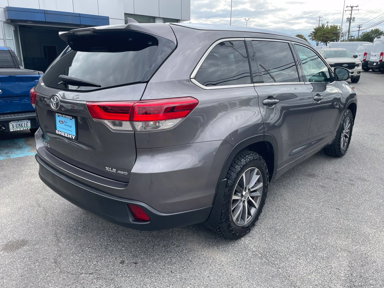 Used 2018 Predawn Gray Mica Toyota XLE image 2
