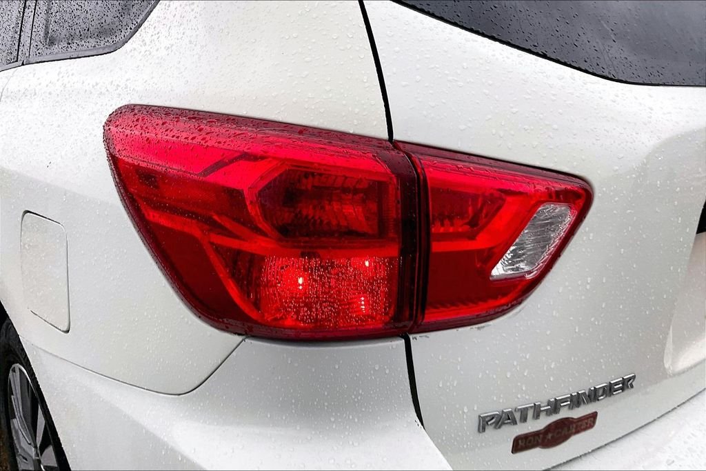 Used 2018 Glacier White Nissan SV image 20