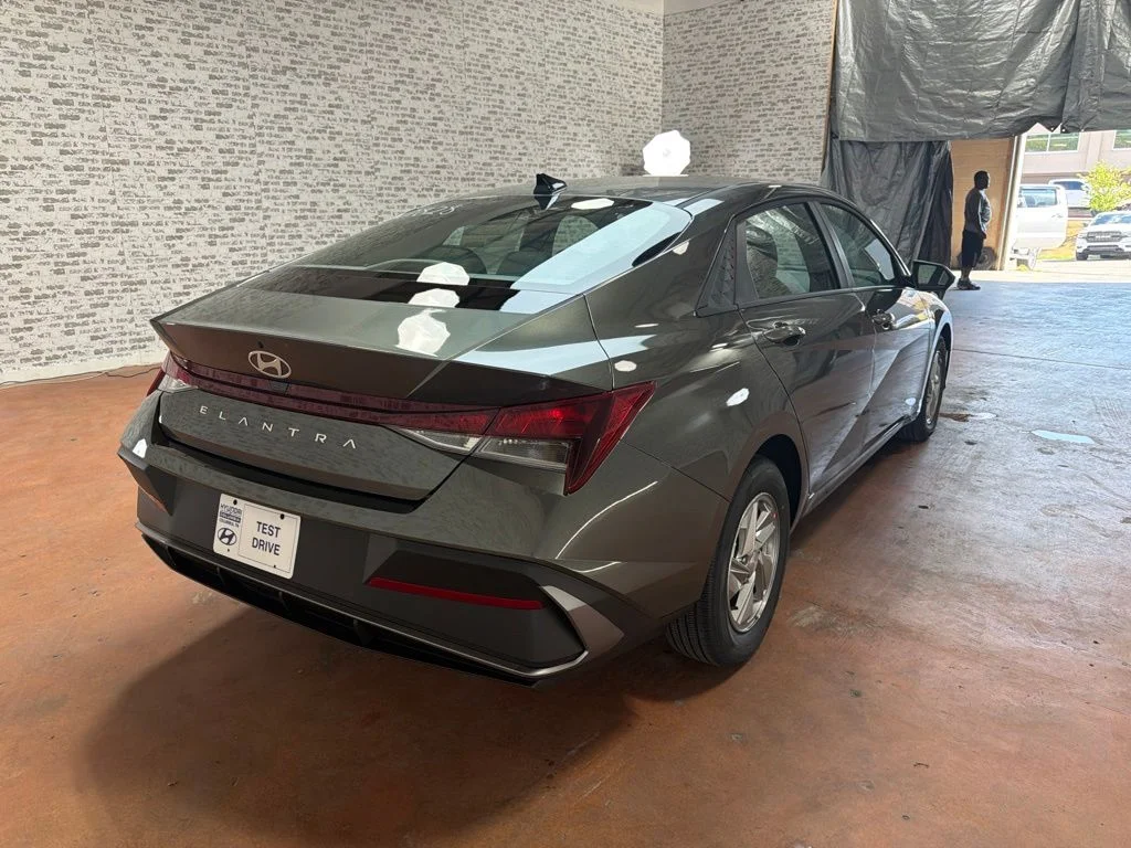 New 2026 Amazon Gray Hyundai SE image 7