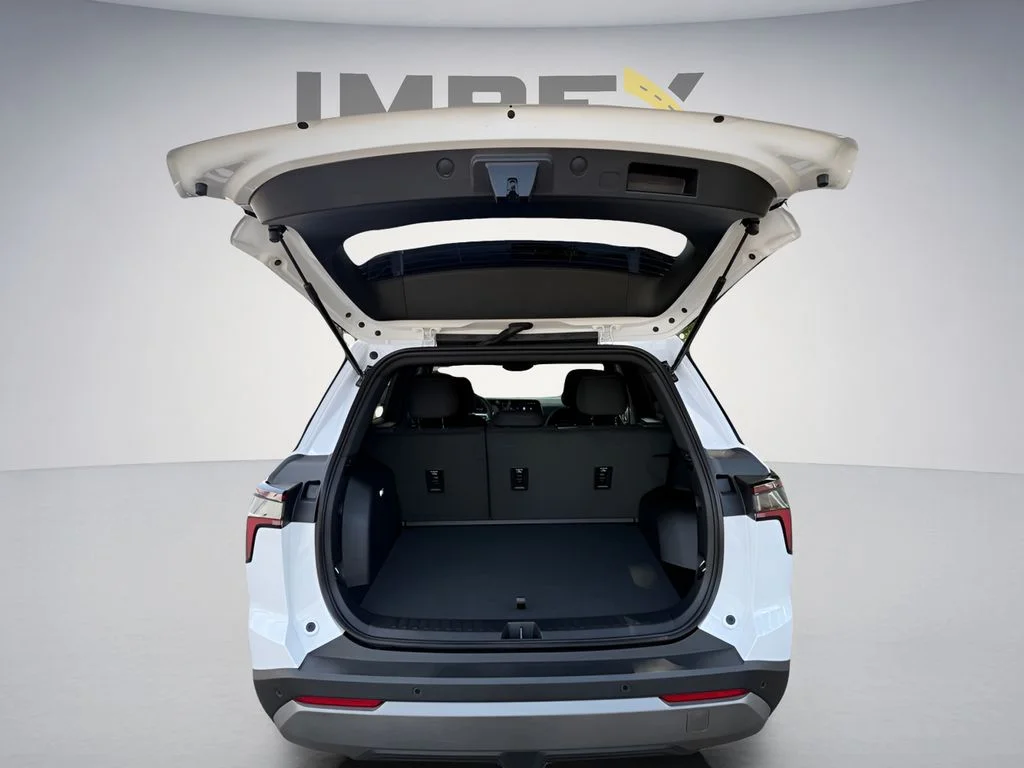 New 2027 White Chevrolet LT image 29