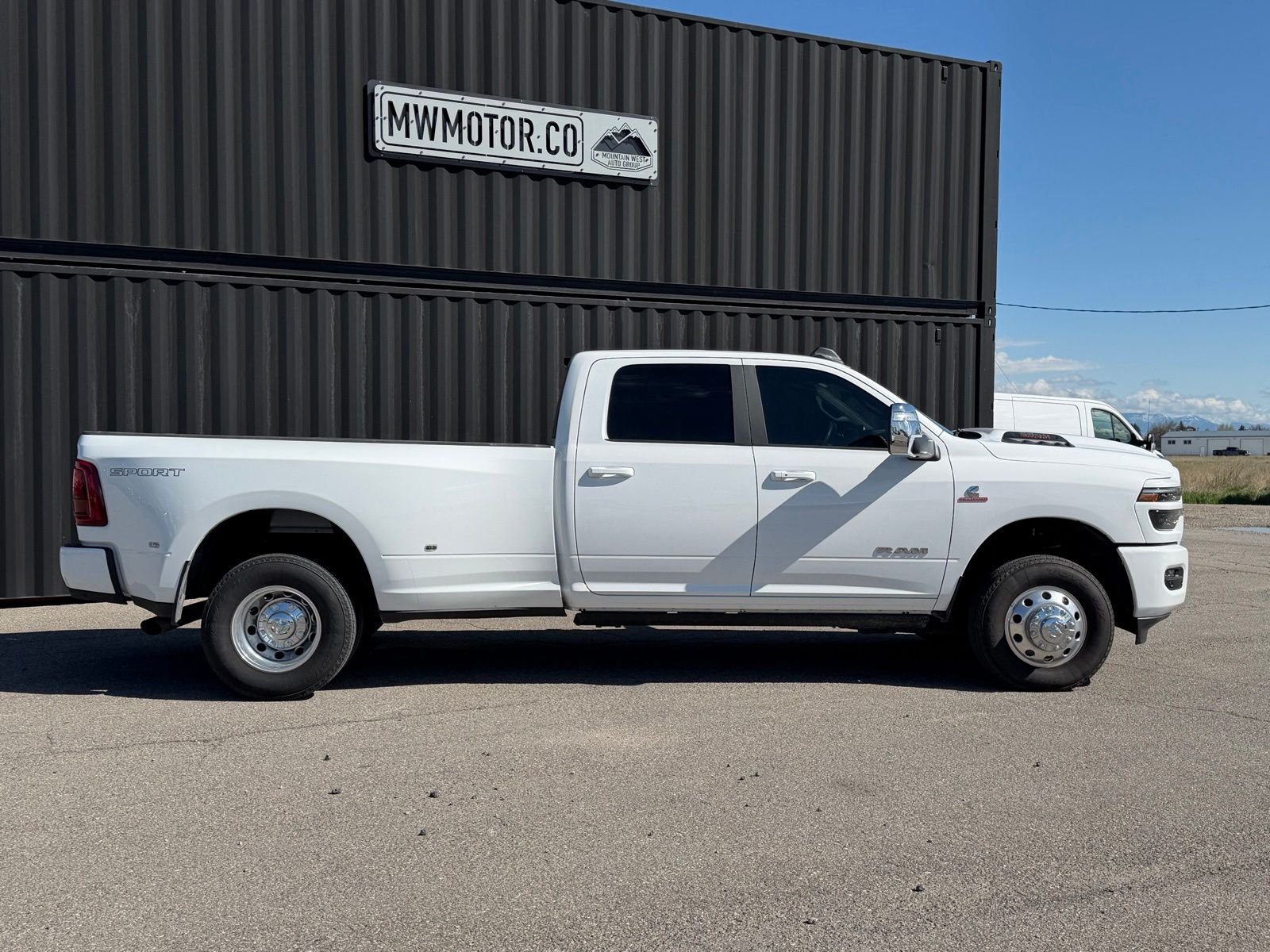 View vehicle photo 6