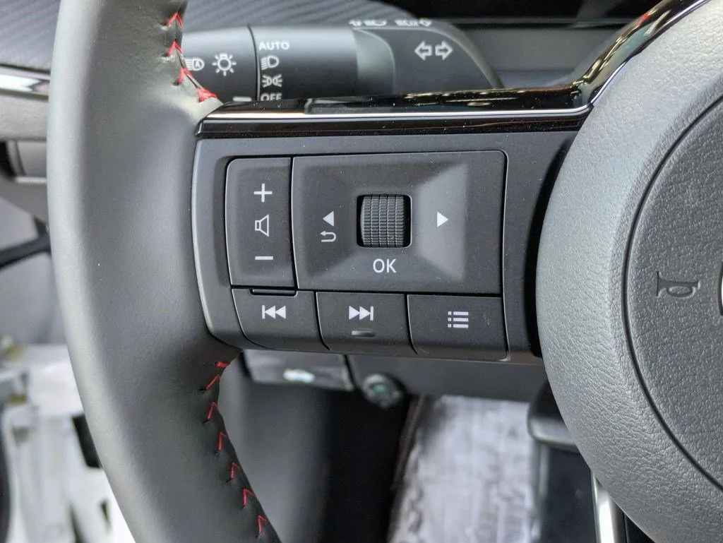 New 2026 Aspen White Tricoat Nissan SR image 13