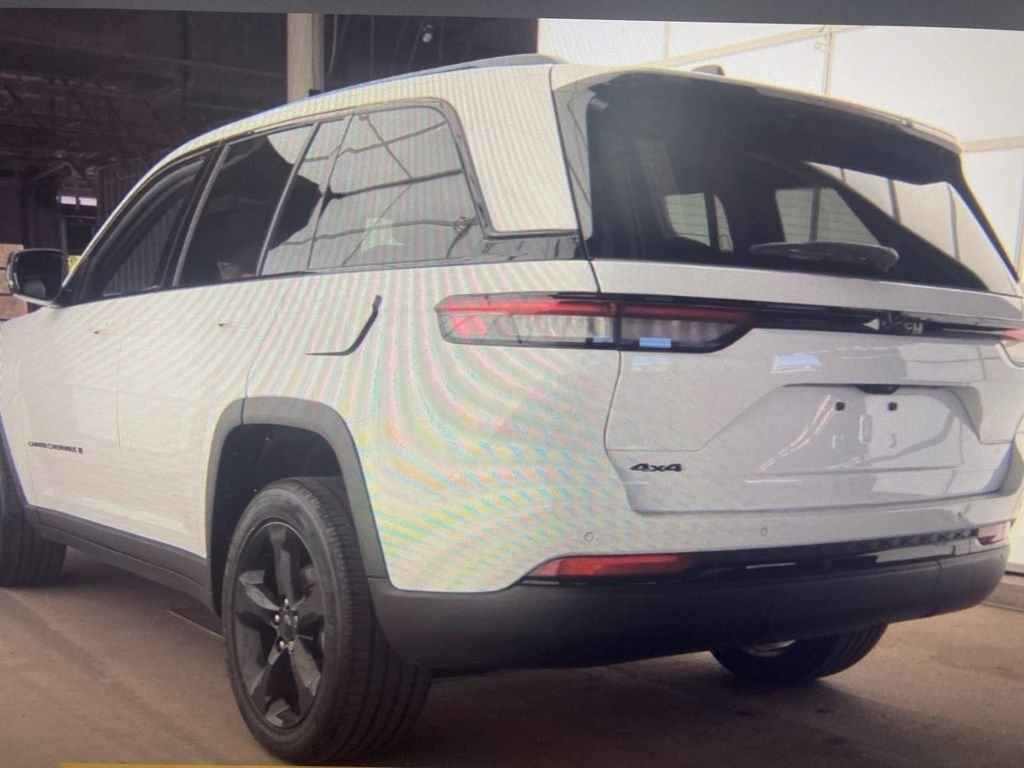 Used 2024 White Jeep Altitude X image 7