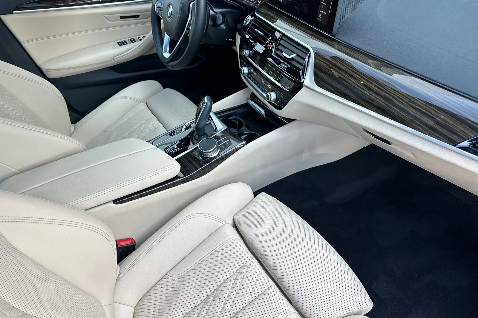 Used 2023 Skyscraper Grey Metallic BMW 530e image 14