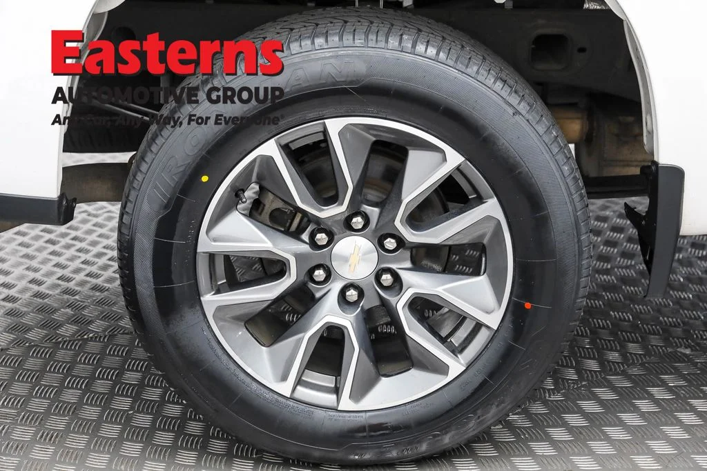 Used 2022 White Chevrolet LT image 29