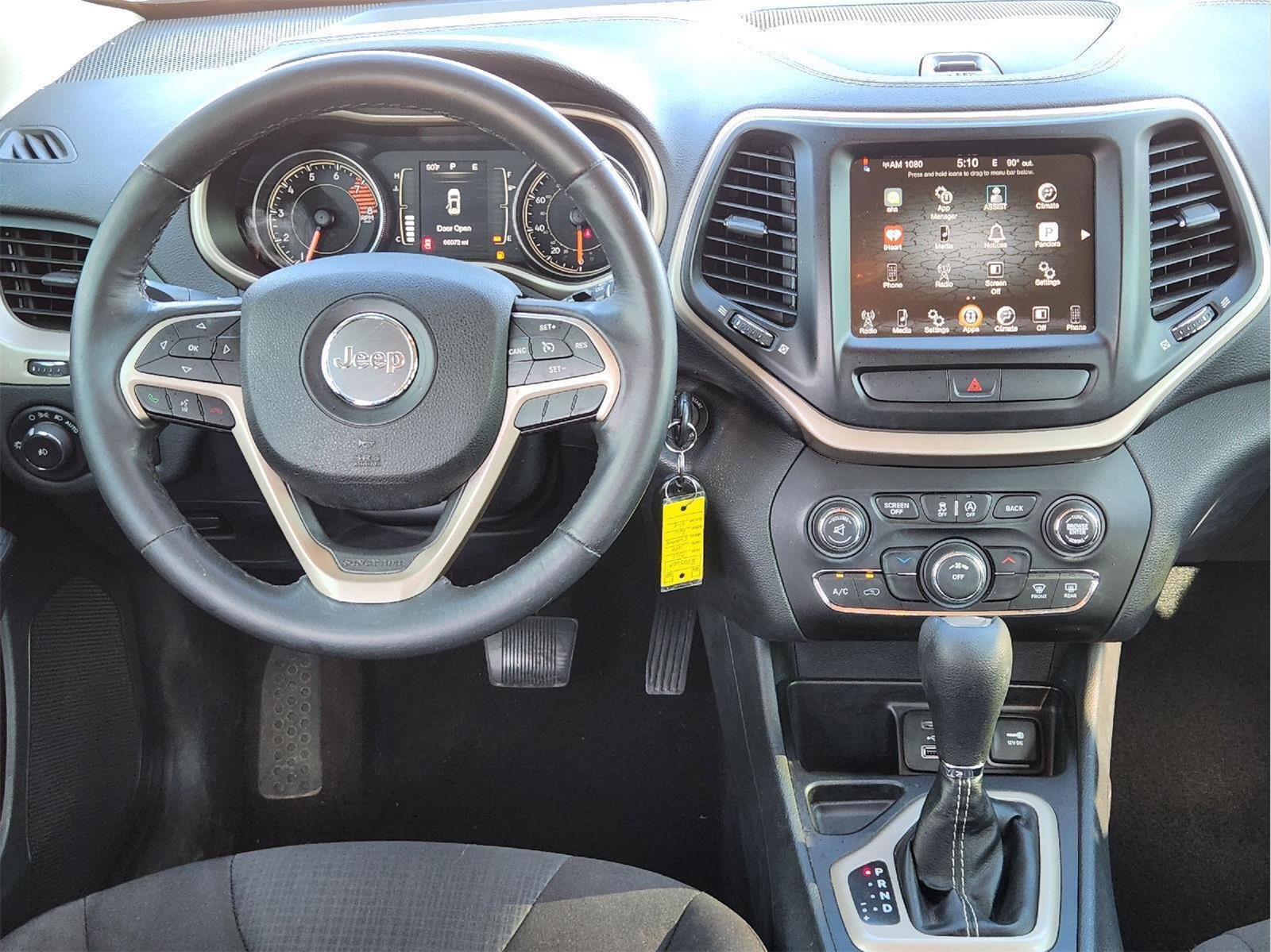 Used 2016 True Blue Pearlcoat Jeep Latitude image 27