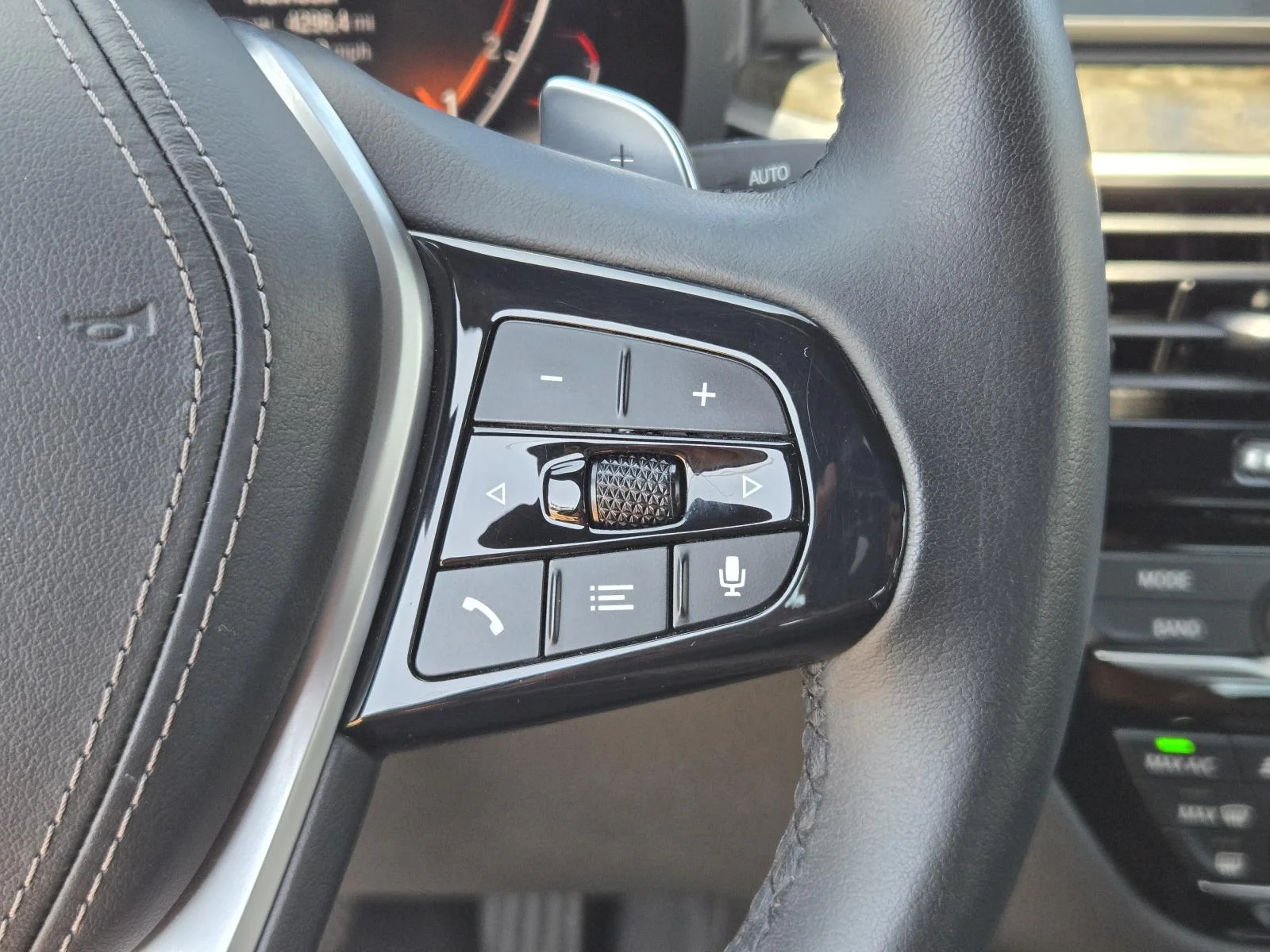 Used 2023 Skyscraper Gray Metallic BMW 530i Sedan image 18