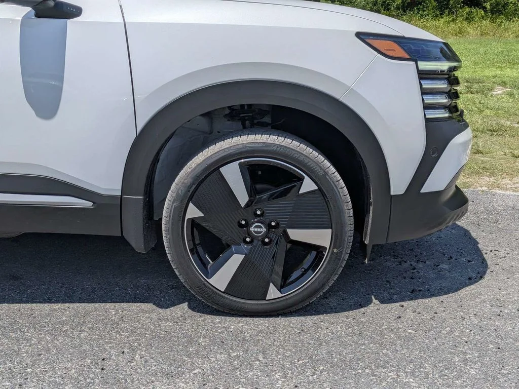New 2026 White Nissan SR image 11
