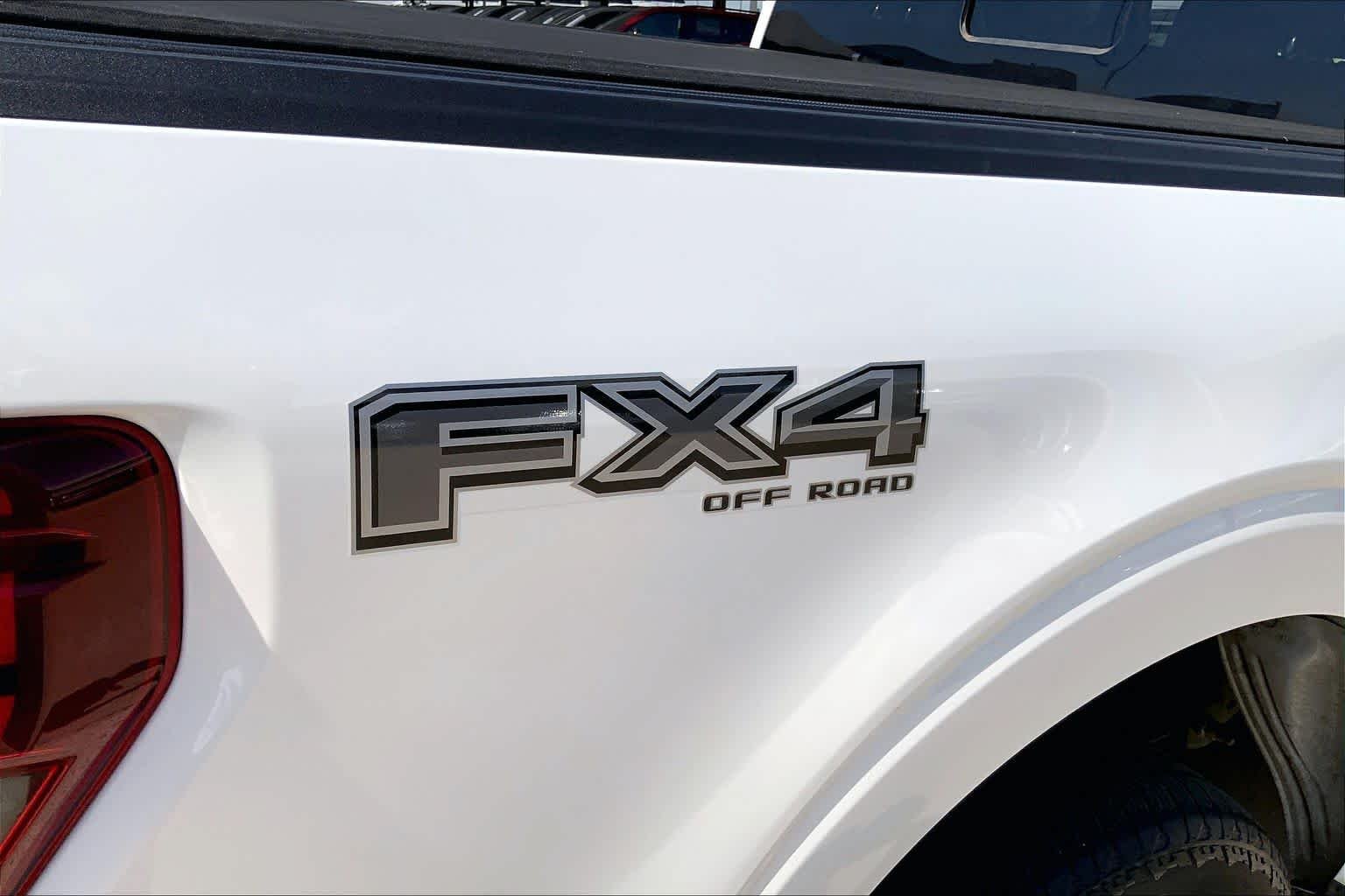 Used 2024 Star White Metallic Tri-Coat Ford LARIAT image 30