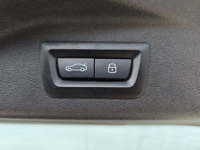 Used 2025 Green BMW xDrive40i image 17