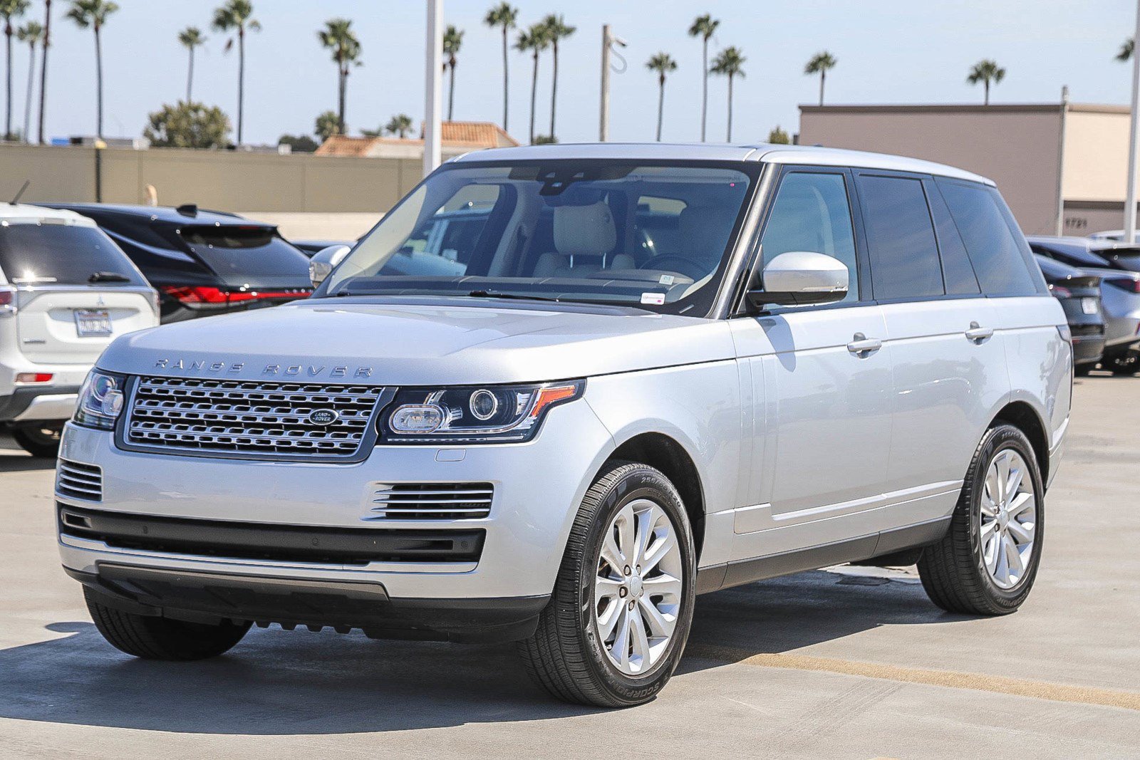 Used 2017 Indus Silver Land Rover HSE image 3