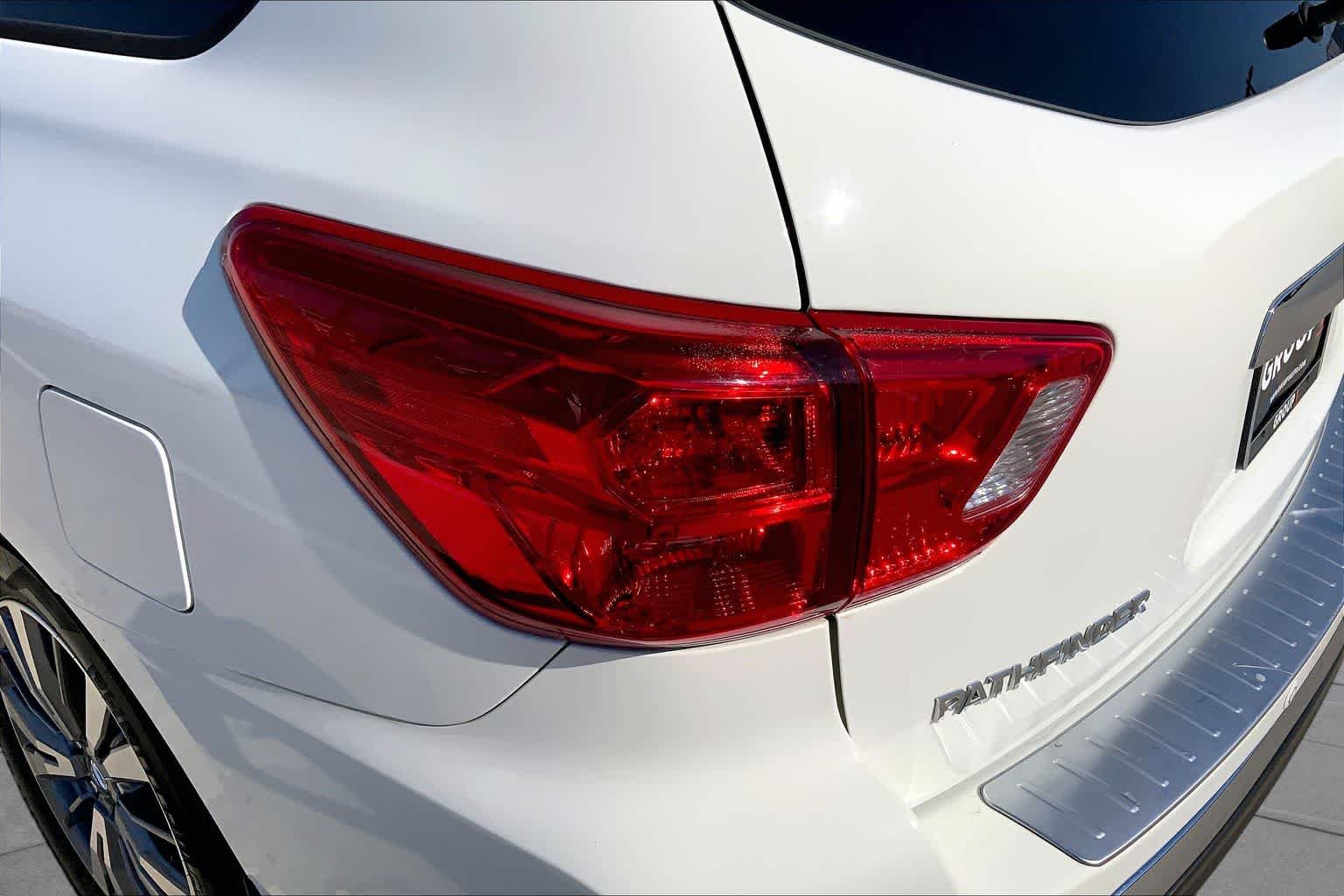 Used 2020 Glacier White Nissan S image 27