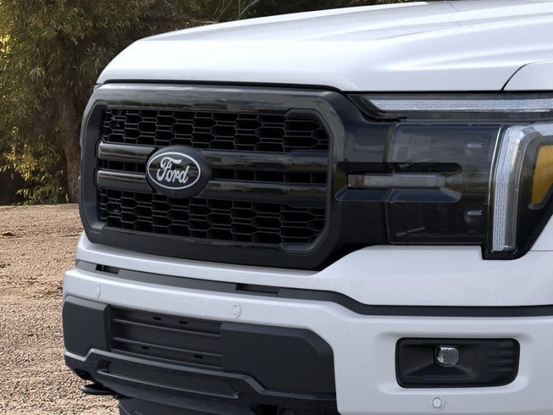 New 2025 Star White Metallic Tri-Coat Ford Lariat® image 44