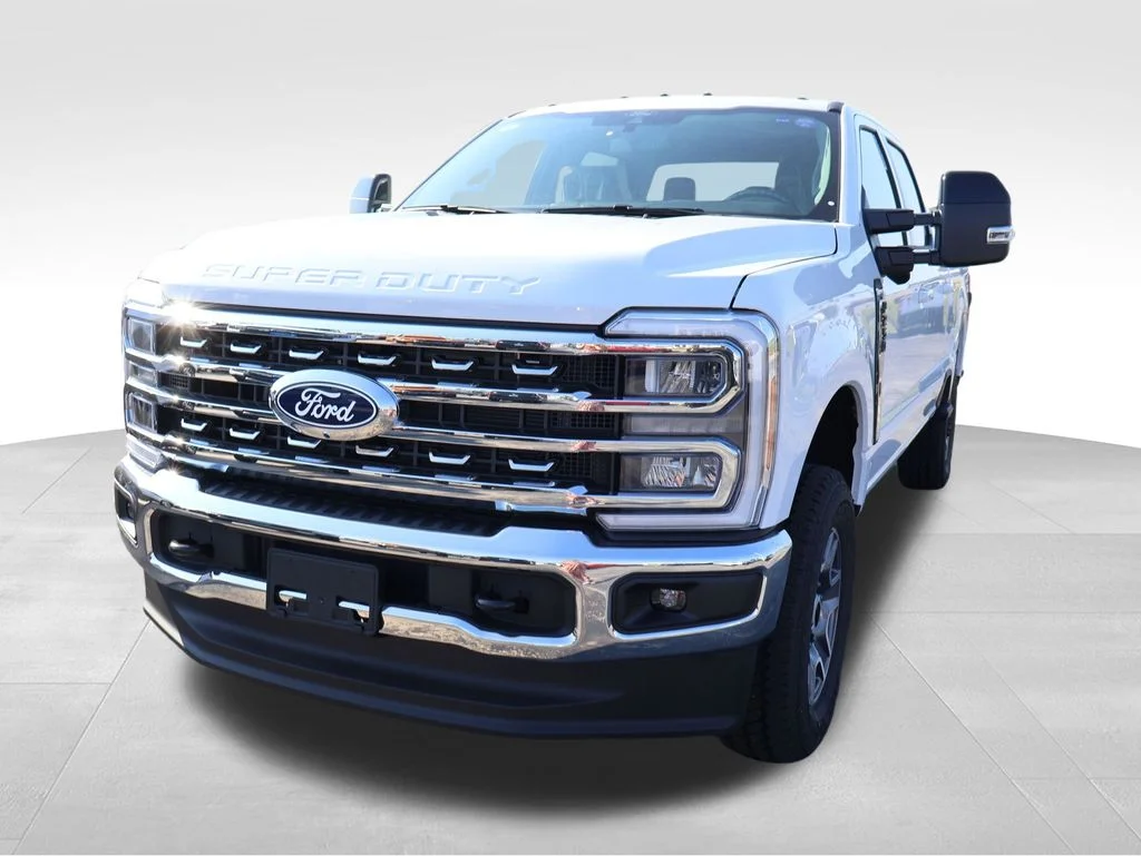New 2027 White Ford F250 4X4 CREW/C image 3