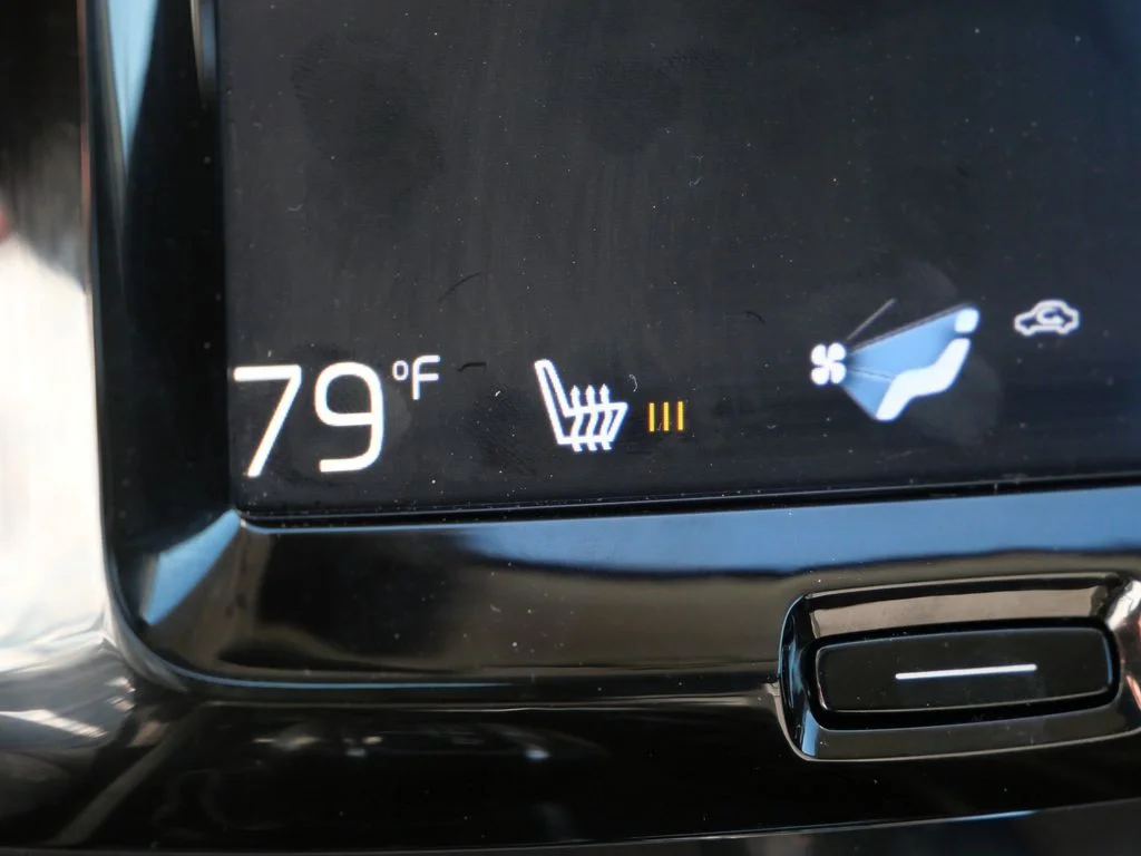 Used 2020 Blue Volvo T5 Momentum image 24