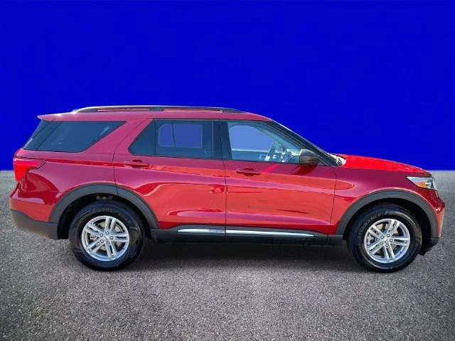 Used 2023 Red Ford XLT image 2