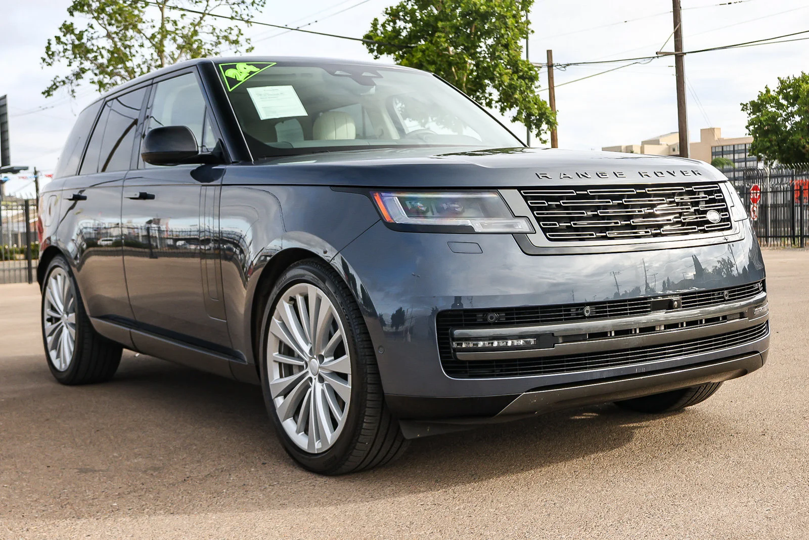 2024 Land Rover Range Rover SE - Photo 3
