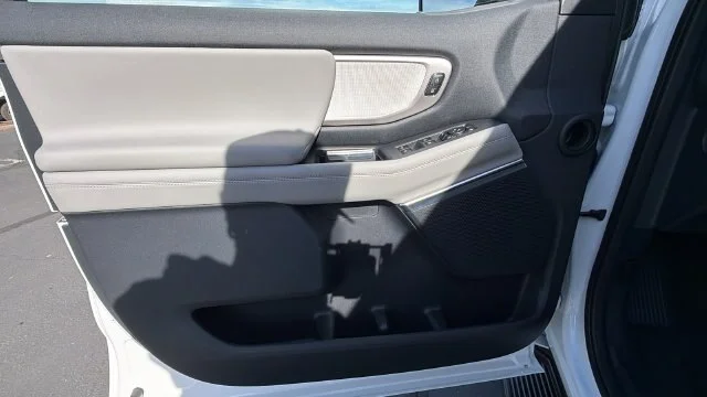 New 2027 Star White Metallic Tri-Coat Ford Active image 52