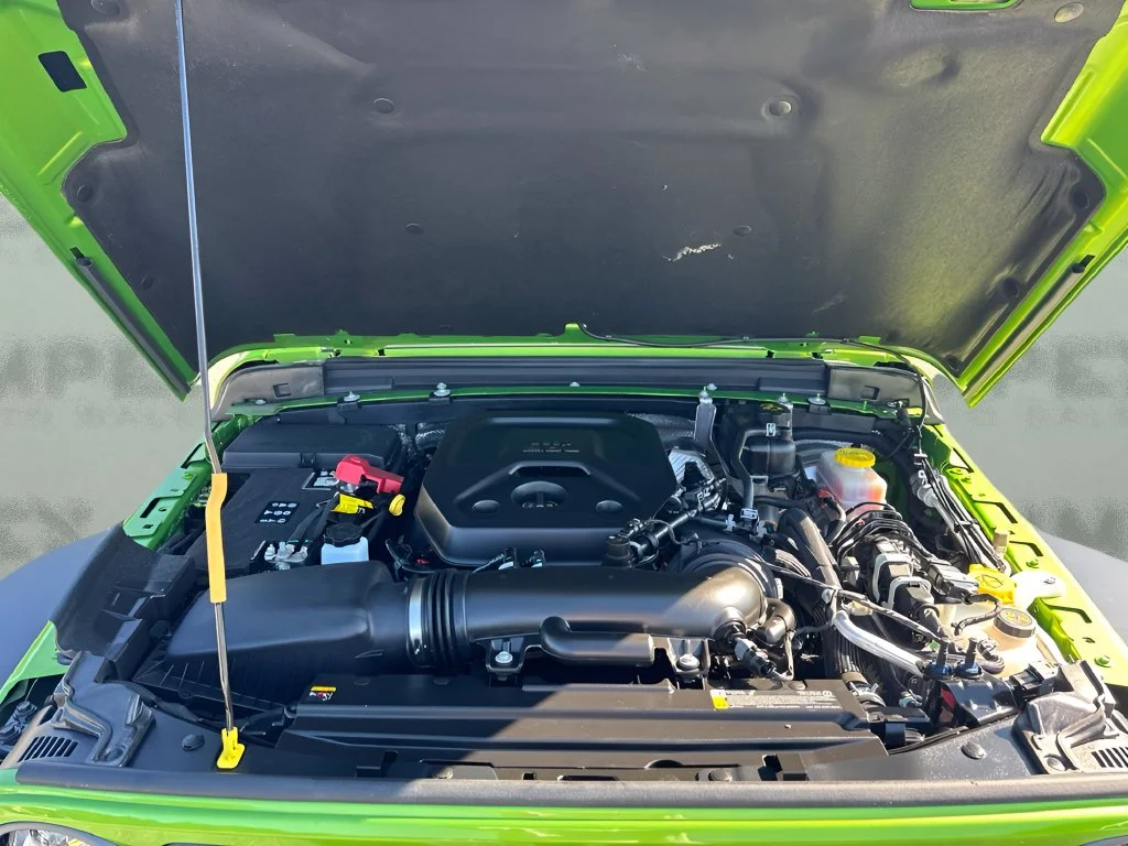 Used 2025 Green Jeep Sport S image 28