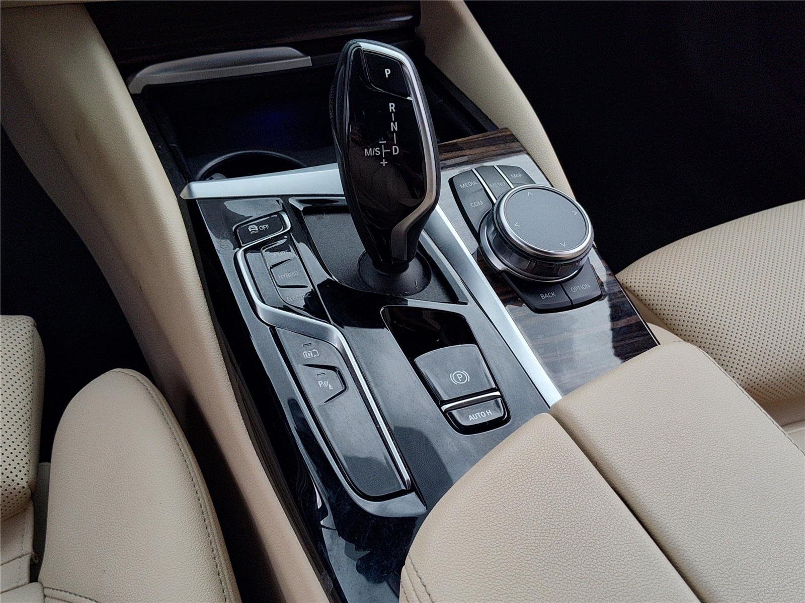 Certified Used 2023 Alpine White BMW 530e image 18