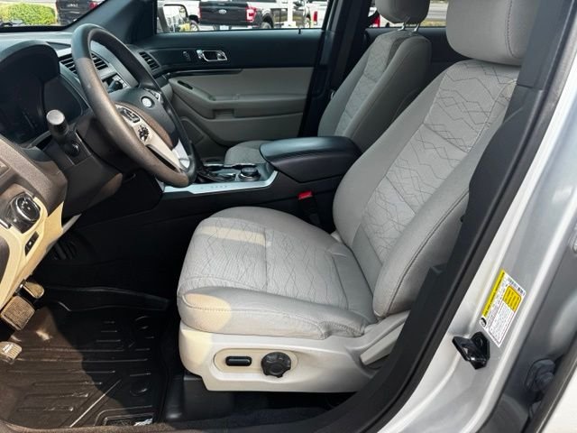 Used 2015 Silver Ford Base image 15