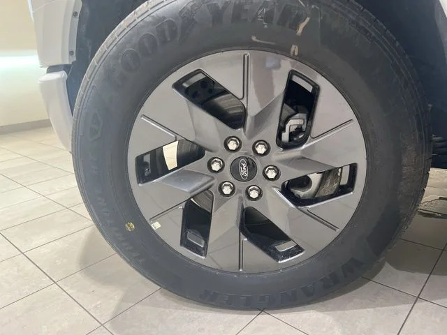 2025 Ford F-150 Lightning Flash - Photo 32