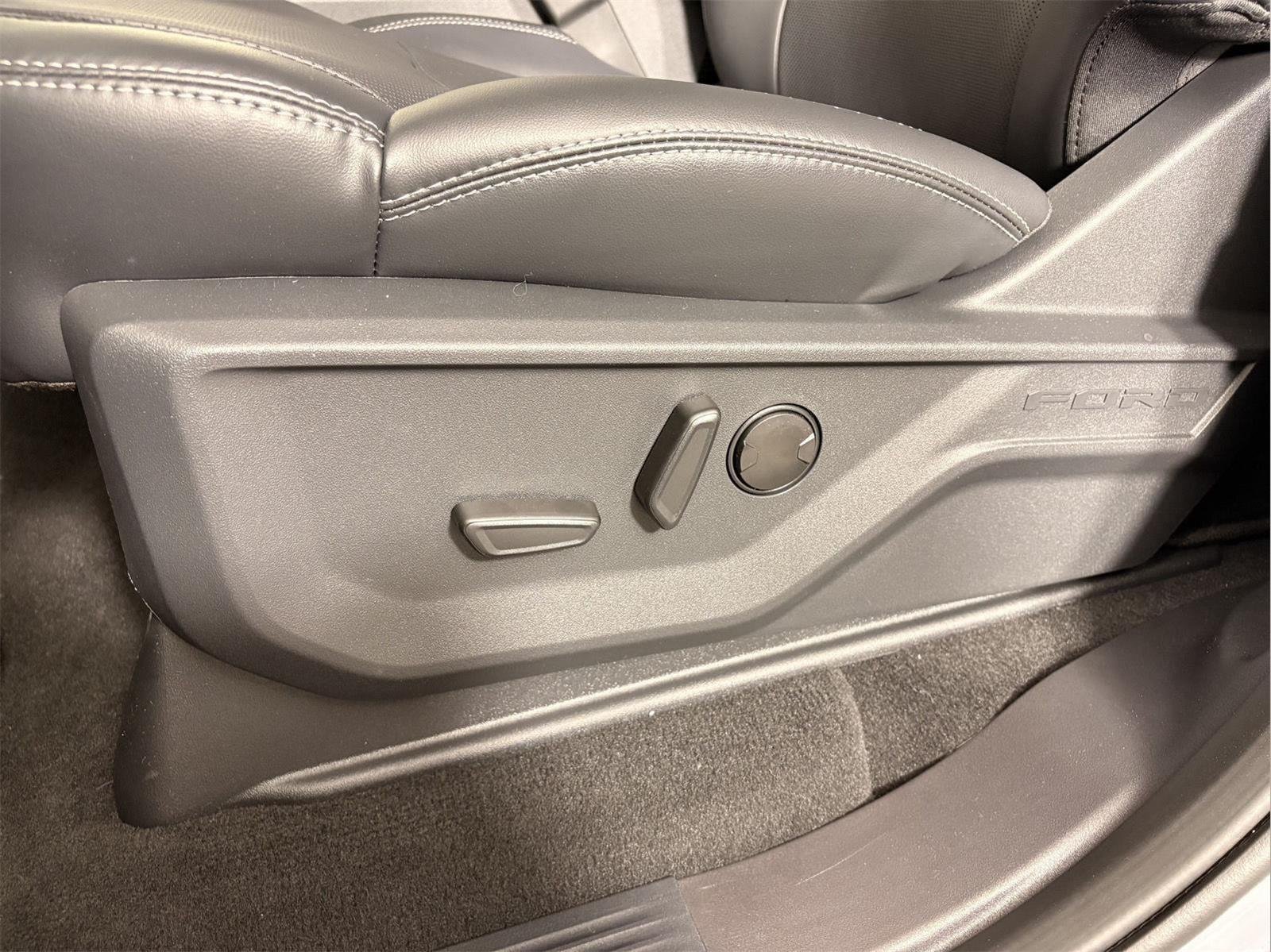 New 2026 Glacier Gray Metallic Tri-Coat Ford Platinum® image 13