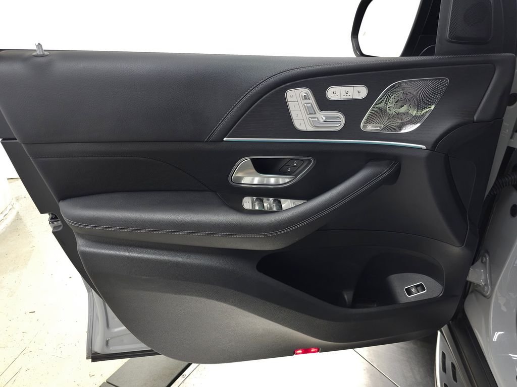 Used 2025 White Mercedes-Benz GLS 580 image 16